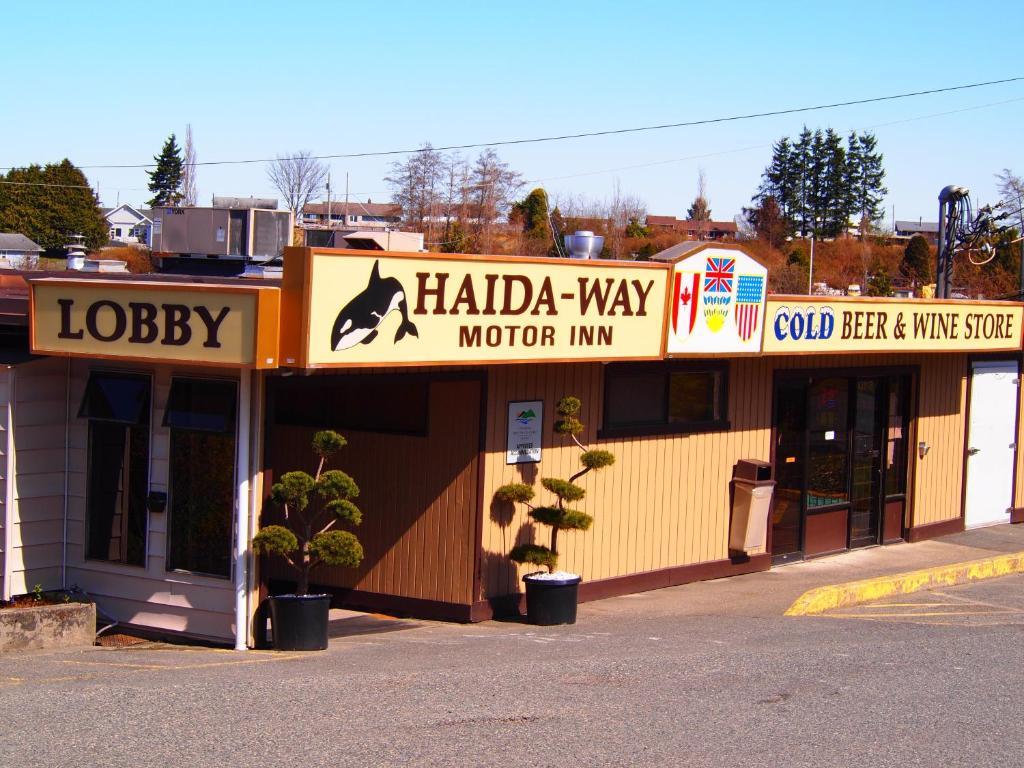 Haida Way Motor Inn Порт Макнейлл Экстерьер фото