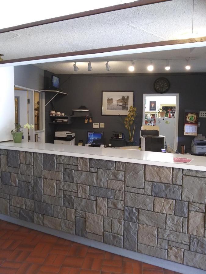 Haida Way Motor Inn Порт Макнейлл Экстерьер фото
