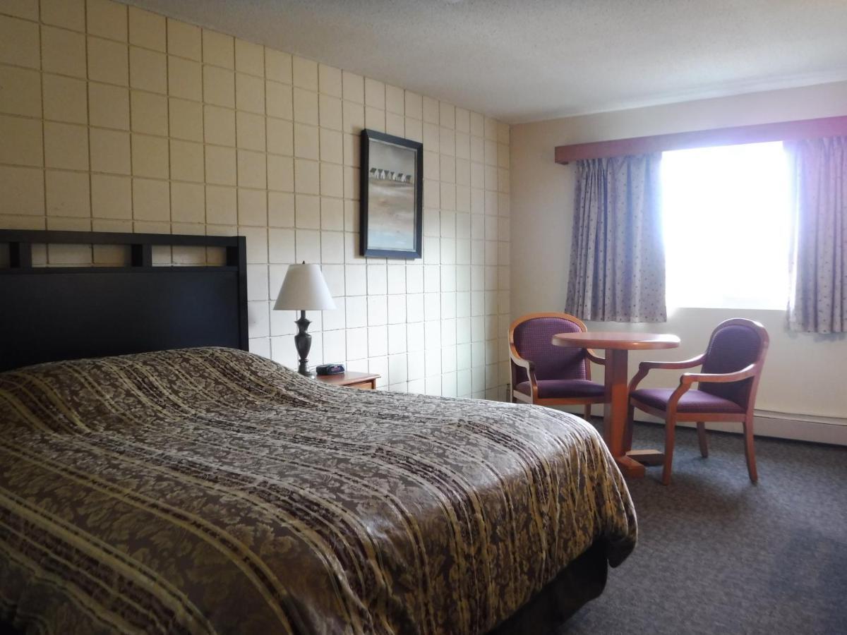 Haida Way Motor Inn Порт Макнейлл Экстерьер фото