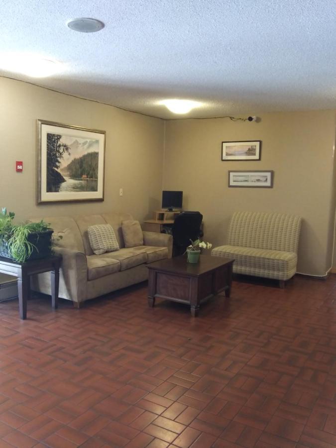 Haida Way Motor Inn Порт Макнейлл Экстерьер фото