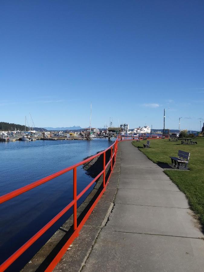 Haida Way Motor Inn Порт Макнейлл Экстерьер фото