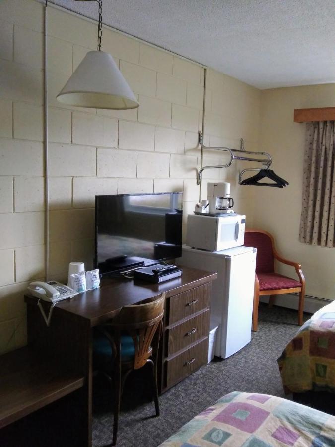 Haida Way Motor Inn Порт Макнейлл Экстерьер фото