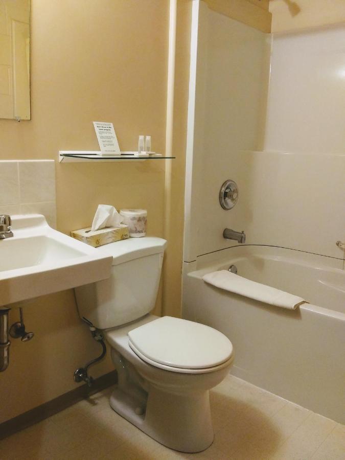 Haida Way Motor Inn Порт Макнейлл Экстерьер фото